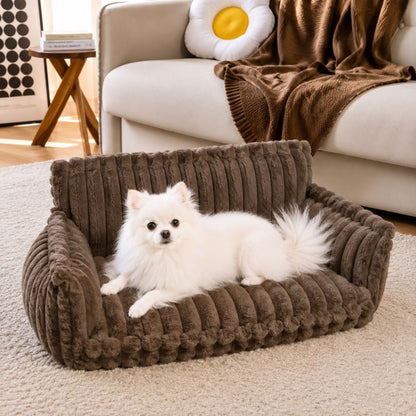 canape pour chien marron chocolat petit chien blanc allonge