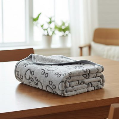 couverture chien polaire grise pliee et lavable confortable