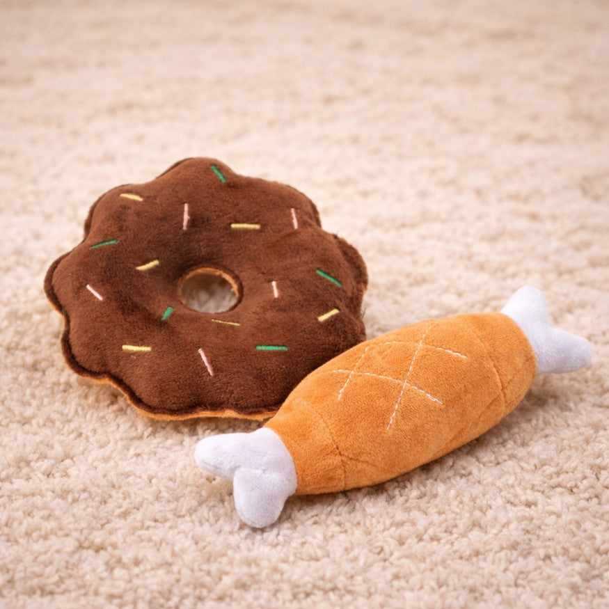 doudou pour chien donut au chocolat et cuisse de poulet en peluche