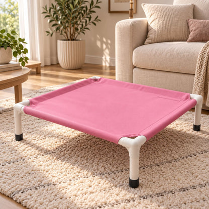 lit de camp pour chien rose sureleve salon beige