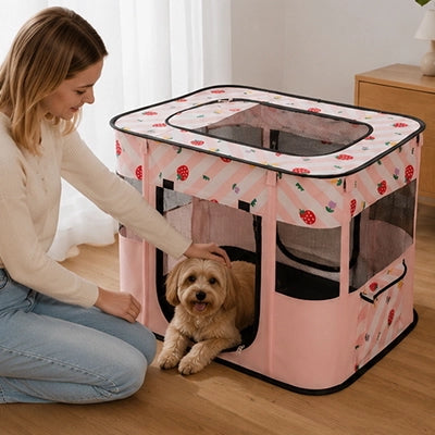 parc pour chien rose avec ouverture superieure et petit chien