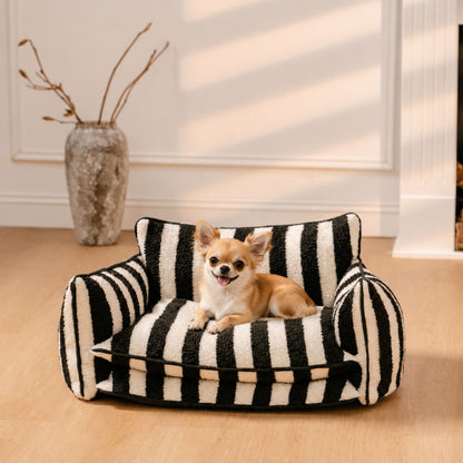sofa pour chien noir petit chien installe